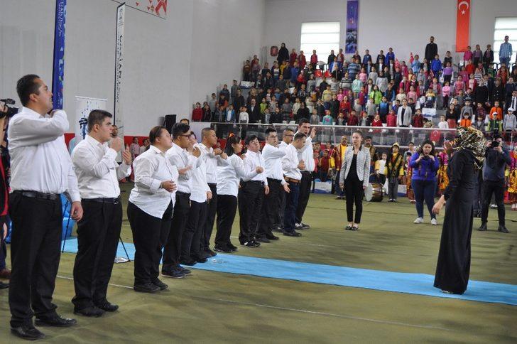 Down Sendromlu çocuklar İstiklal Marşını işaret dili ile okudu G3