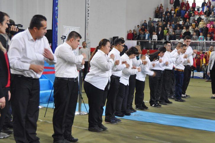 Down Sendromlu çocuklar İstiklal Marşını işaret dili ile okudu G4