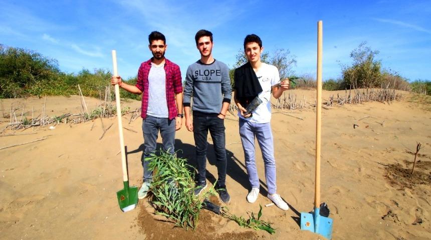 KYK &ouml;ğrencileri 3 bin 300 fidanı toprakla buluşturdu