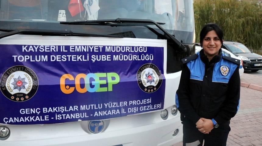 Kayseri Emniyeti &ccedil;ocukların y&uuml;z&uuml;n&uuml; g&uuml;ld&uuml;rmeye devam ediyor