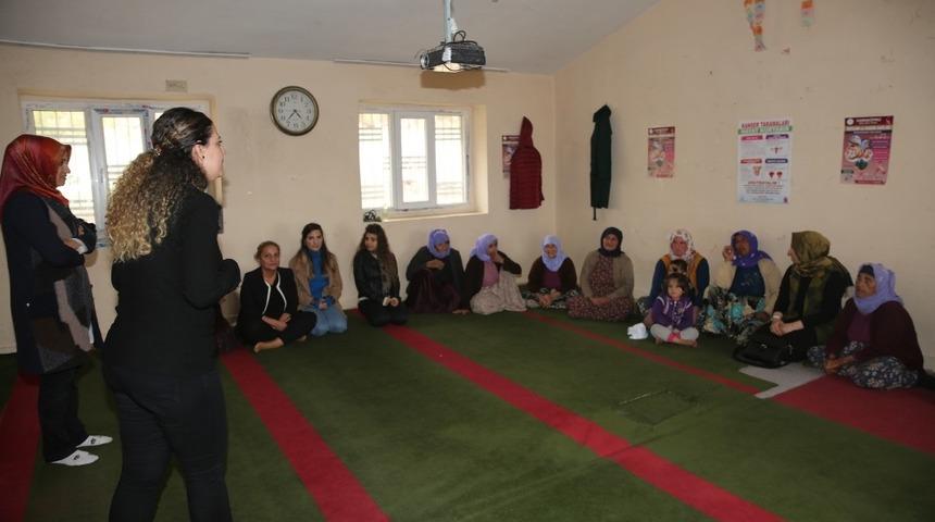 Karak&ouml;pr&uuml; kırsalında kadınlara kanser ve sağlıklı beslenme eğitimi