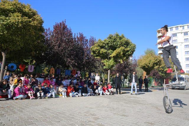 Karaköprü’de çocuklar gönüllerince eğlendi