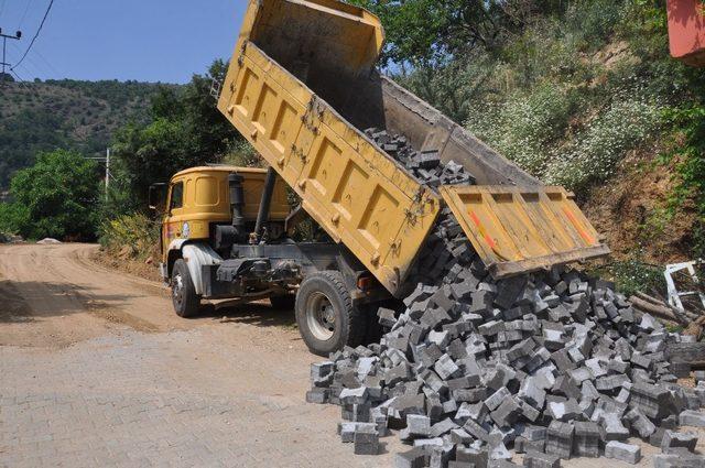 Nazilli Belediyesi köy yollarını yenilemeye devam ediyor