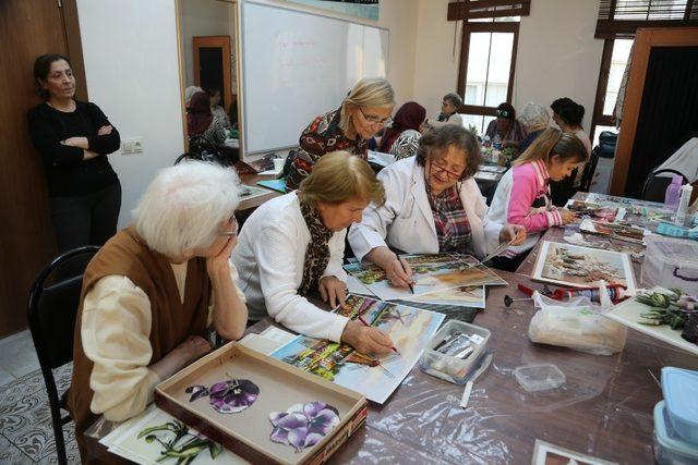 Rölyef atölyesinde birbirinden güzel eserler üretiyorlar