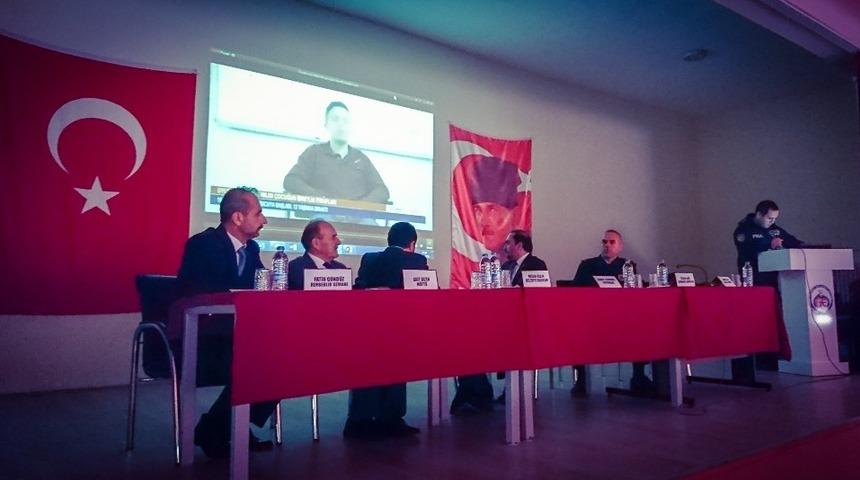 Seyitgazi&rsquo;de başlatılan bağımlılıkla m&uuml;cadele panellerinin ilki Kırka&lsquo;da d&uuml;zenlendi