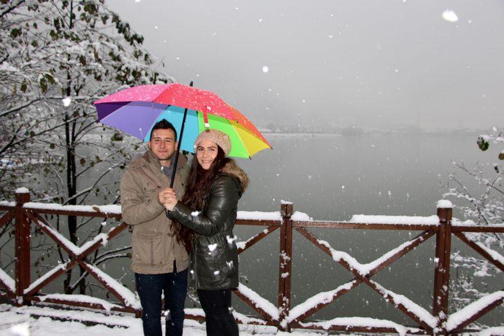 Kar bir anda bastırdı, her yeri beyaza bürüdü! Turist akınına uğruyor G3