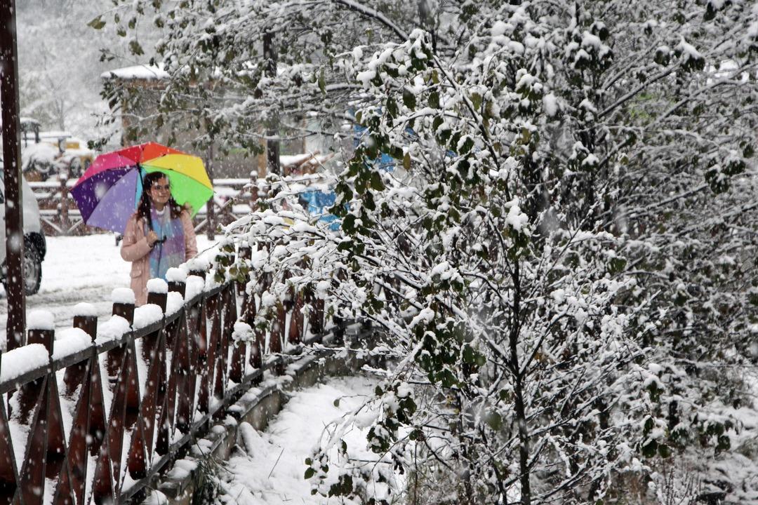 Uzung&ouml;l'de muhteşem kar manzarası