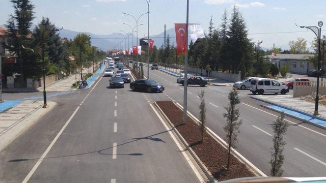 Bolvadin’deki yol yapım çalışmalarında büyük başarı