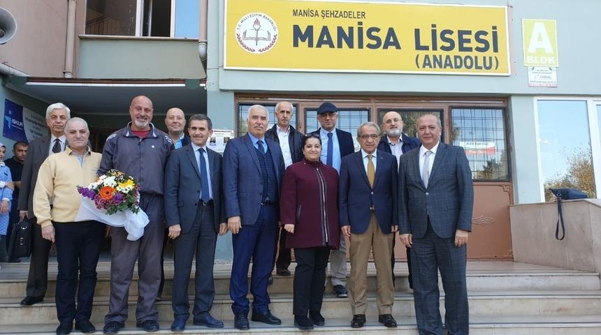 Mezun oldukları okulda öğrencilerle buluştular