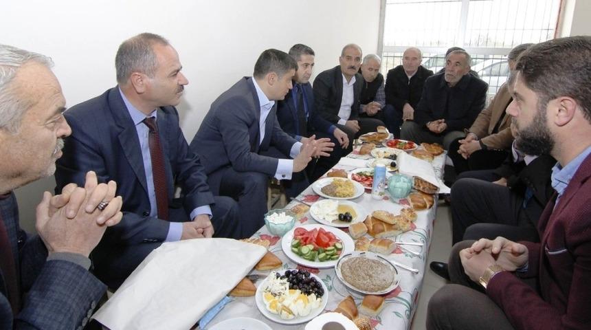 Kaymakam Mehmetbeyoğlu, Peynirciler &Ccedil;arşısını ziyaret etti