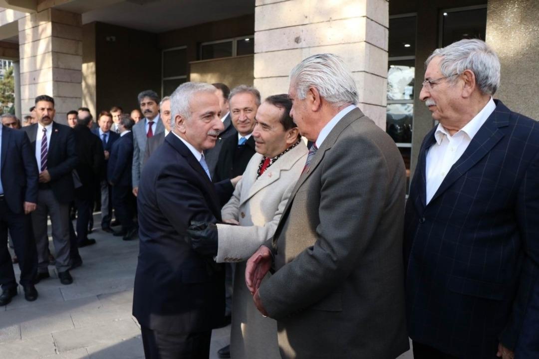 Vali Kam&ccedil;ı, "T&uuml;m Kayserililere teşekk&uuml;r ediyorum"