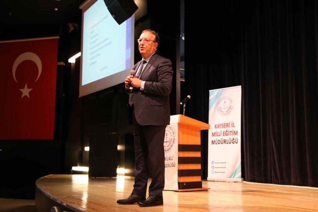 Okul m&uuml;d&uuml;rlerine 2023 Eğitim Vizyonu ve Eğitimde D&ouml;n&uuml;ş&uuml;m konferansı verildi