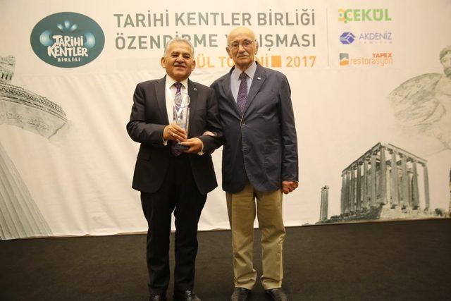 Tarihi Kentler Birliği’nden Melikgazi’ye ’Metin Sözen’ büyük ödülü