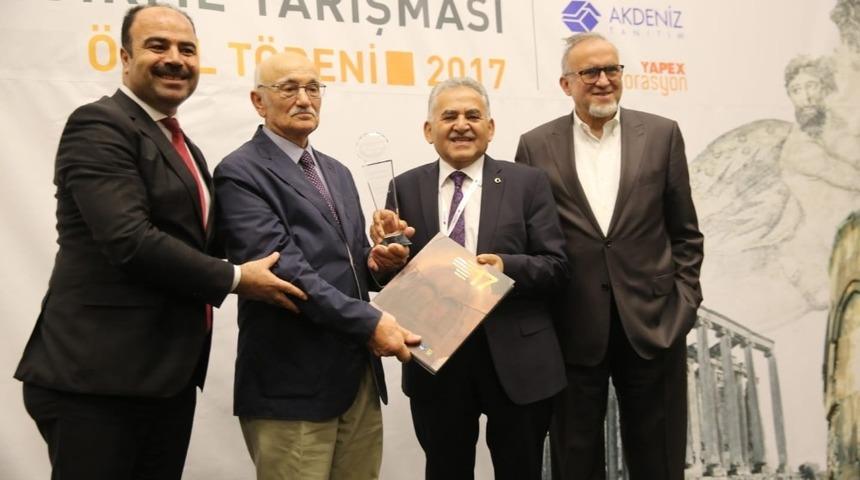 Tarihi Kentler Birliği&rsquo;nden Melikgazi&rsquo;ye &rsquo;Metin S&ouml;zen&rsquo; b&uuml;y&uuml;k &ouml;d&uuml;l&uuml;