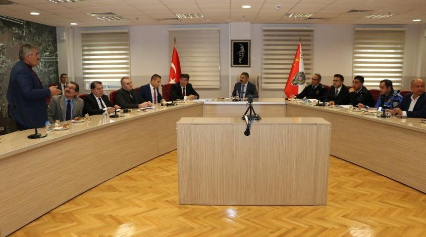 İl Emniyet M&uuml;d&uuml;r&uuml; Din&ccedil;, mahalle muhtarlarıyla bir araya geldi