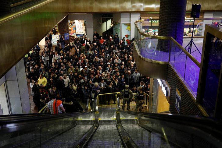 New York'taki kar fırtınası yüzlerce kişiyi mahsur bıraktı G4