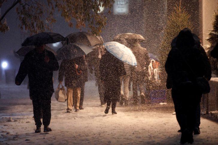 New York'taki kar fırtınası yüzlerce kişiyi mahsur bıraktı G1