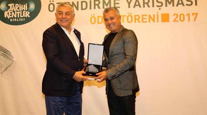 Başkan S&ouml;zen&rsquo;e başarı &ouml;d&uuml;l&uuml;