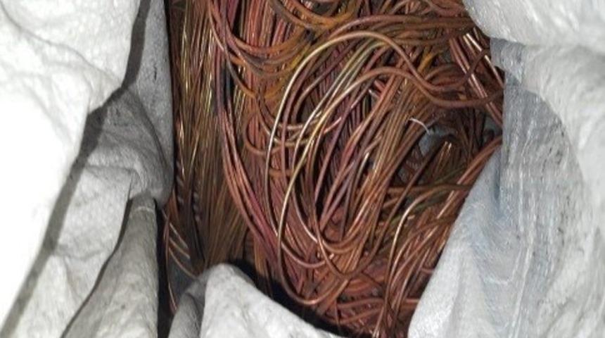 Kablo &ccedil;aldı, tutuklandı