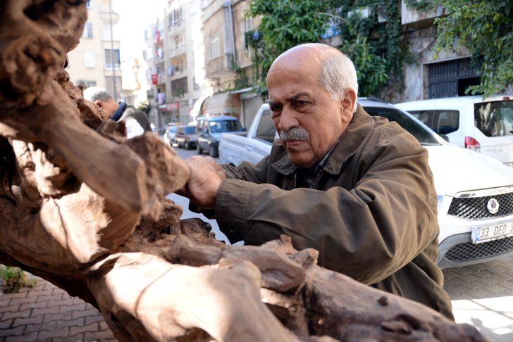 Gören telefonuna sarılıyor! Sokakta sergileniyor G3