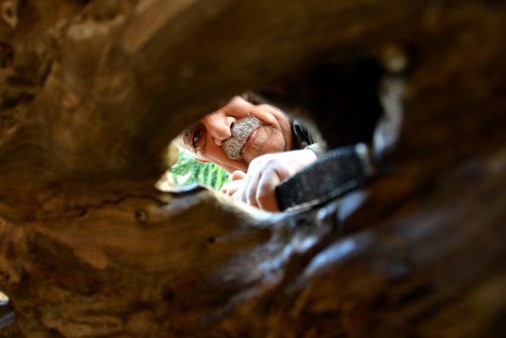 Gören telefonuna sarılıyor! Sokakta sergileniyor G1