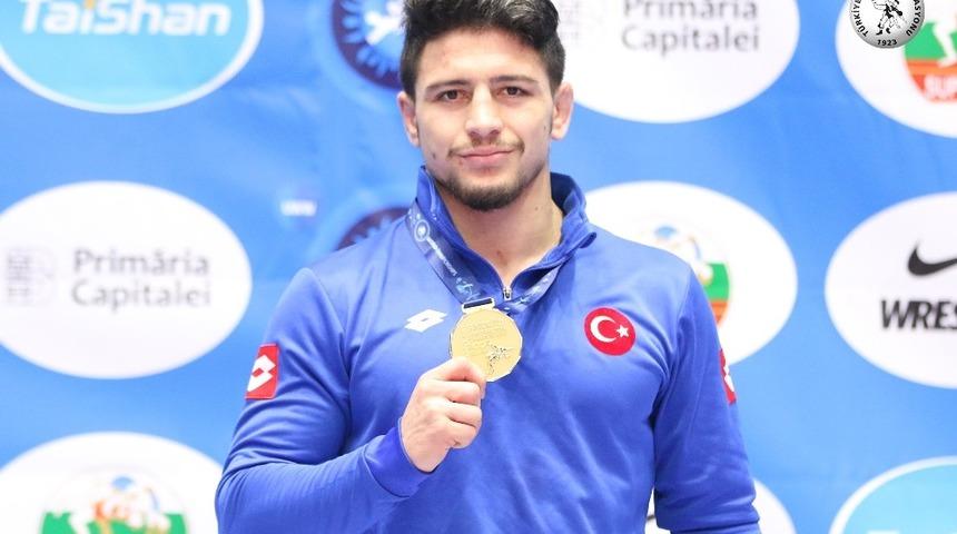 D&uuml;nya şampiyonu Arslan, g&ouml;z&uuml;n&uuml; olimpiyat şampiyonluğuna dikti