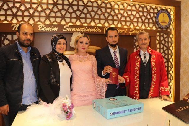 Tahmazoğlu’ndan yeni çiftlere nikah sürprizi