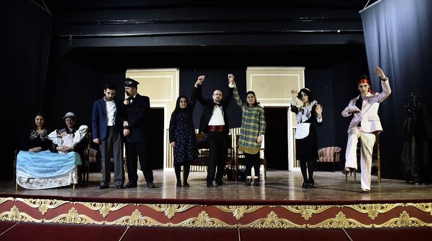 Tek dekorda iki farklı oyun