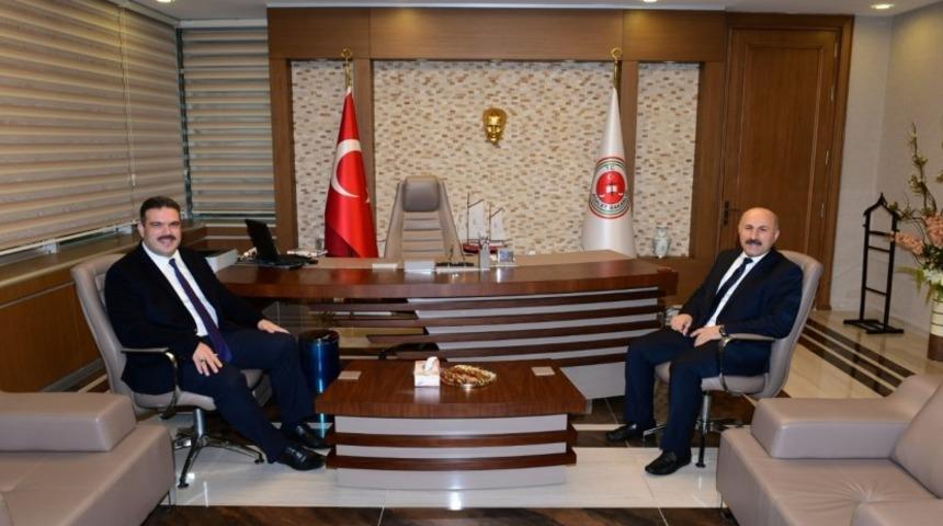 Rekt&ouml;r &Ccedil;omaklı&rsquo;nın Batman ziyareti