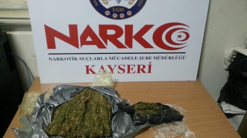 Kayseri&rsquo;de 2 bu&ccedil;uk kilo esrar ele ge&ccedil;irildi