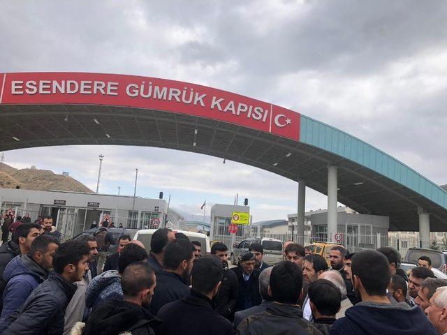 Başkan Gür, Esendere Gümrük Kapısında incelemelerde bulundu