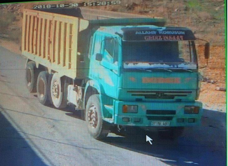 Çaldıkları kamyonun parçalarını satmak isterken yakalandılar G1