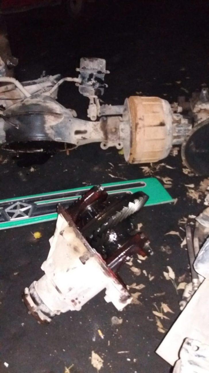 Çaldıkları kamyonun parçalarını satmak isterken yakalandılar G3