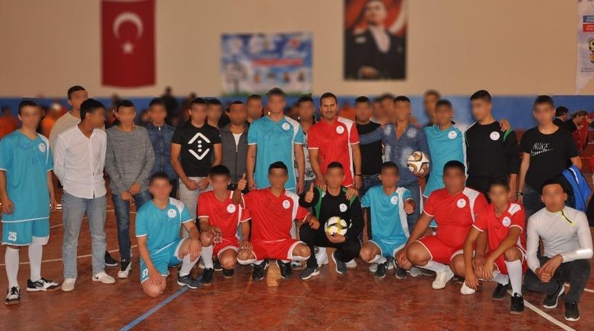 Futbolun Efsaneleri, &Ccedil;ocuk ve Gen&ccedil; H&uuml;k&uuml;ml&uuml;lerle Buluştu