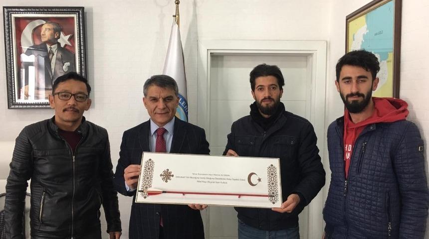 Kayı Ok&ccedil;uluk Spor Kul&uuml;b&uuml; Derneğinden Kaymakam &Ouml;zkan&rsquo;a ziyaret