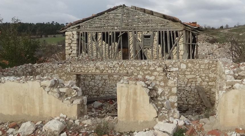 İstimlak edilen k&ouml;yde yıkım &ccedil;alışmaları başladı