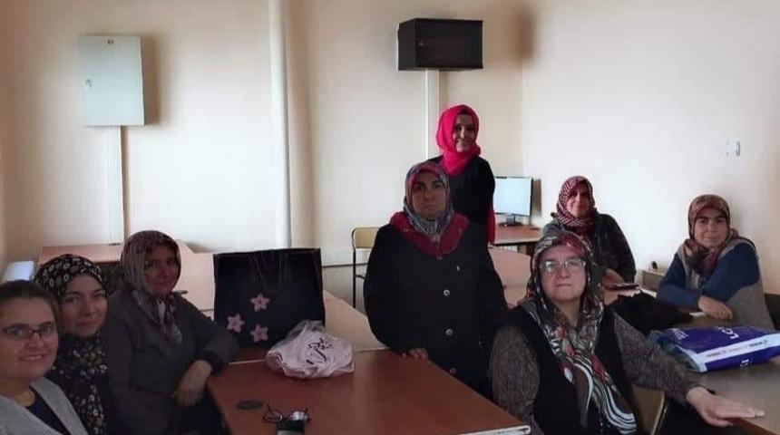 Şaphane&rsquo;de &rsquo;Elde T&uuml;rk işlemeleri&rsquo; kursu a&ccedil;ıldı