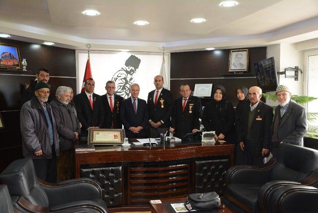 Başkan Acar’a Şeref Madalyası ve Onur Belgesi verildi