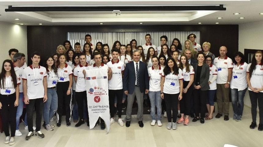 Uysal, Avrupalı &ouml;ğrenci ve &ouml;ğretmenlerle buluştu