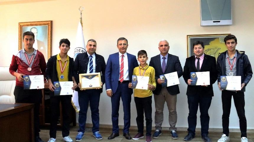 Akdenizli &ouml;ğrencilerden Bilim Olimpiyatlarında b&uuml;y&uuml;k başarı