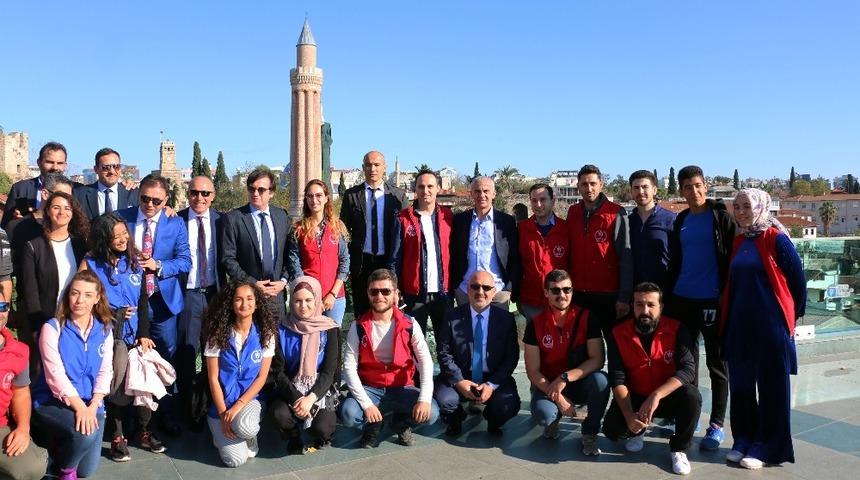 Efsane futbolcular Tophane&rsquo;de buluştu