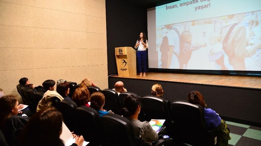 Mutluluğun form&uuml;l&uuml; Yaşar Kemal K&uuml;t&uuml;phanesi&rsquo;nde anlatıldı