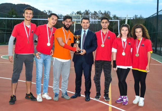 Mithat-Mehmet Çanakçı MYO’da voleybol turnuvası düzenlendi