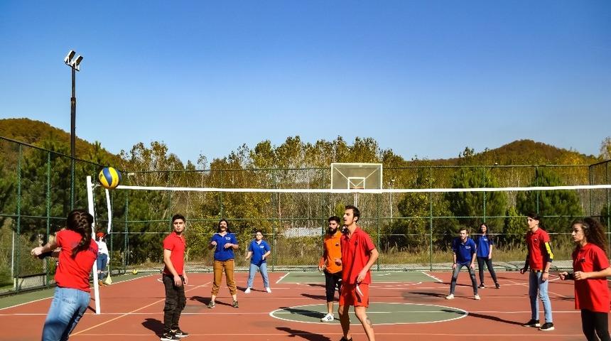 Mithat-Mehmet &Ccedil;anak&ccedil;ı MYO&rsquo;da voleybol turnuvası d&uuml;zenlendi
