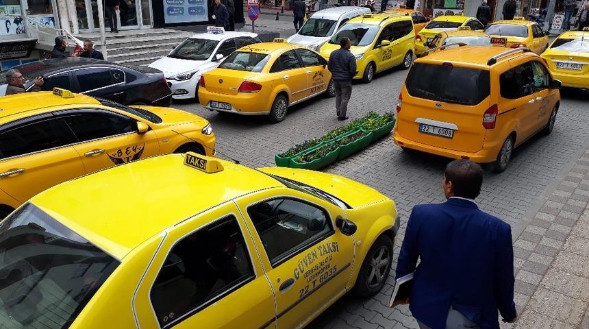 Taksicilerden yeni a&ccedil;ılacak durağa tepki