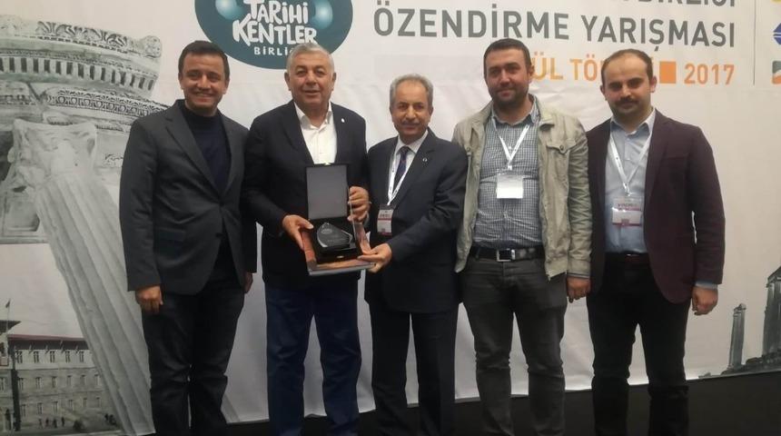 Başkan Akkaya&rsquo;ya başarı &ouml;d&uuml;l&uuml;