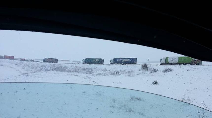 &Ccedil;ıldır Mozeret Tepesinde Kilometrelerce tır Kuyruğu