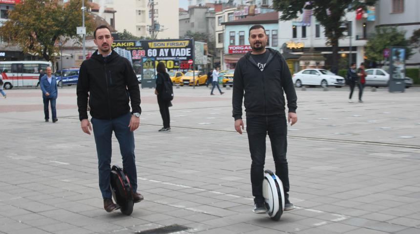 Her yere 'tek teker' &uuml;st&uuml;nde gidiyorlar