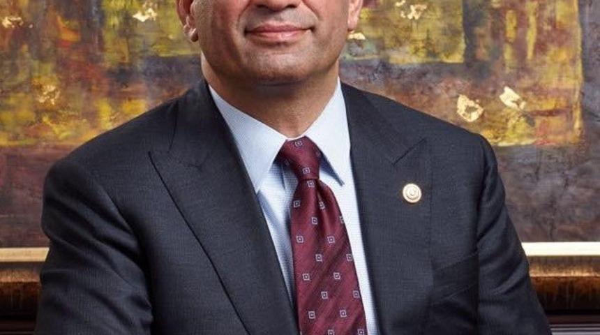 Milletvekili Erol, s&ouml;z&uuml;n&uuml; yerine getirdi &ouml;ğrencileri bursa bağladı