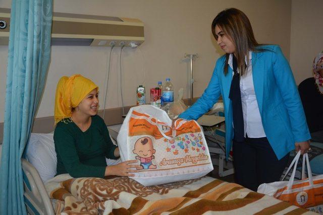 Nusaybin’de doğan bebeklerin ilk hediyesi belediyeden
